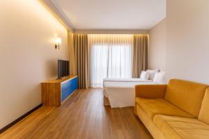 TV a/nebo společenská místnost v ubytování Nova Cruz Hotel