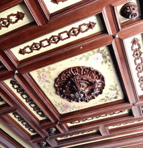 a coffered ceiling in a building at Monsenhor52 in Porto