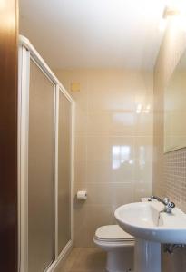 A bathroom at Bueu: studio Con vistas al mar- 1 room - 2 persons