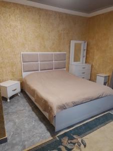 een slaapkamer met een groot wit bed en een dressoir bij Bagrationi 54 in Kobuleti