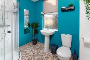 Et badeværelse på Air Host and Stay - Hornsey Road - 5 bedroom, 4 bathroom, sleeps 10
