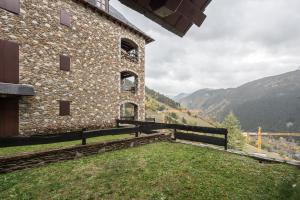 a stone house with a view of the mountains at Muntanyos by Totiaran in Naut Aran