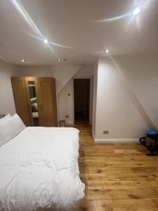 Легло или легла в стая в Hampden Rd N8,Studio Flat