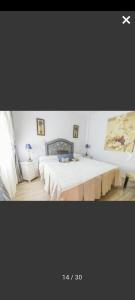 a bedroom with a bed and a painting on the wall at Apartamento Maite Jiménez in Alhaurín el Grande