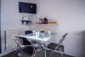 a white table and chairs in a room at Comfortable apartment with beautiful view - Welkeys in LʼHuez