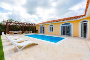 Bazén v ubytování Sosua Ocean Village Properties by Calisto Stays nebo v jeho okolí