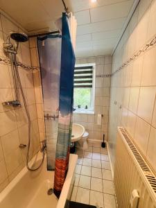 a bathroom with a shower and a toilet and a sink at Cosy Apartment I 5Beds I Near VW in Glauchau