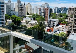 vistas a la ciudad desde el techo de un edificio en Monoambiente Calle 11 en La Plata