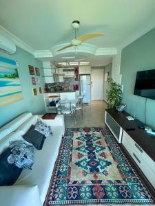 a living room with a white couch and a table at Apartamento Porto Real Resort (11.1 402) com vista panorâmica in Angra dos Reis