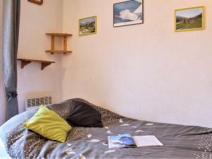 a bed with a book on it in a room at Appartement Risoul, 1 pièce, 4 personnes - FR-1-330-61 in Risoul