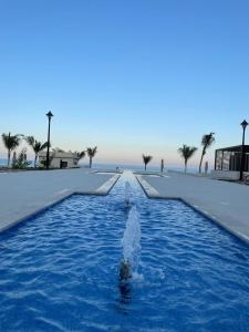 Bazén v ubytování Sifa Beachfront Apartment nebo v jeho okolí