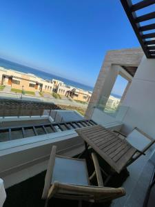 Balkón nebo terasa v ubytování Sifa Beachfront Apartment + 1 fotografie