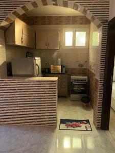 a kitchen with an archway in the middle of it at Sunrise shiny Nubian Guest House in Aswan