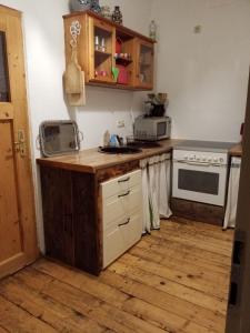 a kitchen with a wooden counter top and a stove at Staffel`s Hob in Oberrosphe