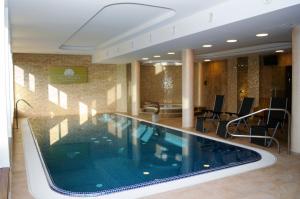 Bazén v ubytovaní Hotel Galanta alebo v jeho blízkosti