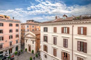 ローマにあるPantheon Luxury Houseの都市の建物の空見
