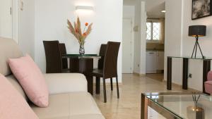 Posedenie v ubytovaní Front sea view apartment on Marbella's beach promenade