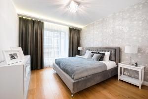 a bedroom with a bed and a ceiling fan at Wilanów Dream & Heaven Apartments in Warsaw