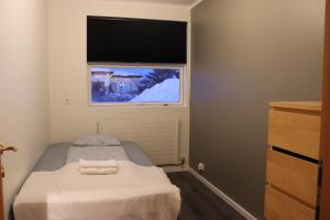 Una cama o camas en una habitación de Spacious house with 4BR in South Coast in a seaside village