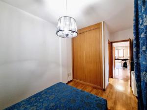 Posteľ alebo postele v izbe v ubytovaní Apartamento con terraza y piscina