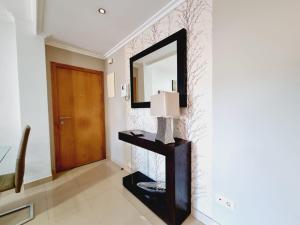 Fotografia z galérie ubytovania Apartamento con terraza y piscina v destinácii Ribeira