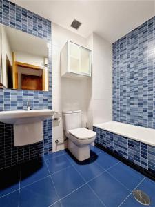 Kúpeľňa v ubytovaní Apartamento con terraza y piscina