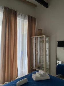 A bed or beds in a room at CIELOMARE APARTMENTS - ODISSEA fisherman house