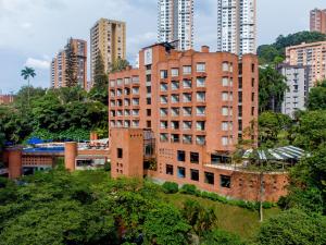 Tòa nhà nơi khách sạn tọa lạc