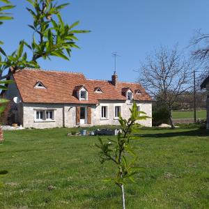 a small tree in front of a house at La BerryCurienne proche du Zoo de Beauval Saint-Aignan avec SDB, WC ET SPA PRIVATIF pour chaque chambre in Luçay-le-Mâle