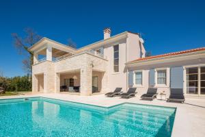 Basen w obiekcie Villa Harmony by ILC (Istria Luxury Collection) lub w pobliżu
