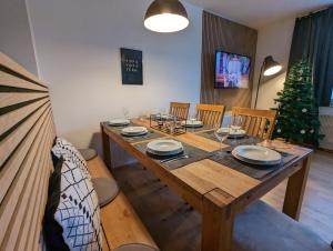 TV a/nebo společenská místnost v ubytování Pool - Sauna - 150m Skilift - Bikepark - Zentrum - Loft Lorenz