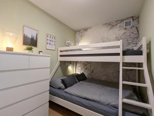 Postel nebo postele na pokoji v ubytování Pool - Sauna - 150m Skilift - Bikepark - Zentrum - Loft Lorenz
