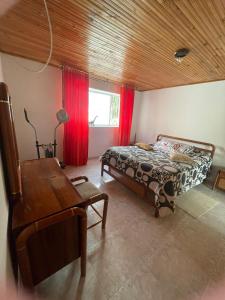 a bedroom with a bed and a wooden ceiling at CASA CAMPESTRE VILLA JULIA in Quetame
