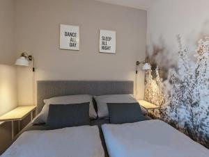 Postel nebo postele na pokoji v ubytování Pool - Sauna - 150m Skilift - Bikepark - Zentrum - Loft Lorenz + 22 fotografií