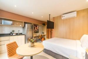 Cozzy Suites Paraíso Hotel的厨房或小厨房