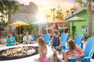 Hóspedes ficando em Universal's Loews Sapphire Falls Resort