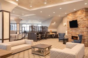 The lounge or bar area at Country Inn & Suites by Radisson, Bemidji, MN