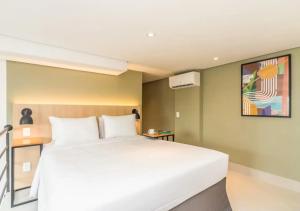 Cozzy Suites Paraíso Hotel客房内的一张或多张床位