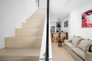 Posedenie v ubytovaní Luxury Duplex with Pool and Padel Court in Town