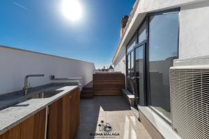 Balkón alebo terasa v ubytovaní Luxury Duplex with Pool and Padel Court in Town