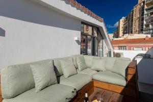 Posedenie v ubytovaní Luxury Duplex with Pool and Padel Court in Town