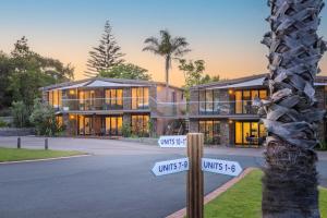 a street sign in front of a house at The Anchorage Bermagui in Bermagui