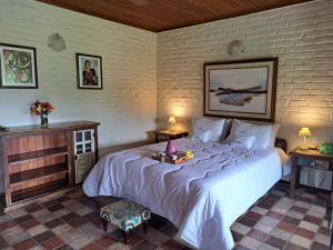 Cama ou camas em um quarto em Pousada Villa Lagoa das Cores