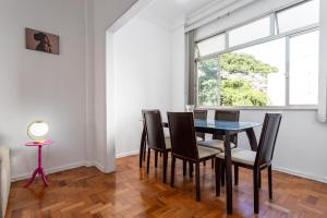 Zona de comedor en el apartamento