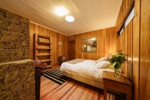 A bed or beds in a room at Espacio Ecole Pucon