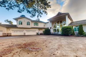 a large white house with a large driveway at Riverfront Estate in Florence