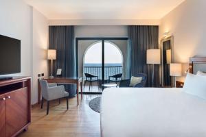 Krevet ili kreveti u jedinici u okviru objekta Radisson Blu Resort, Malta St. Julian's