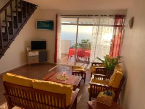 TV a/nebo společenská místnost v ubytování PARADIS AU SOLEIL, vue panoramique sur mer