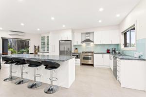 O bucătărie sau chicinetă la Cowes Family Retreat