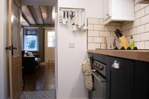 a kitchen with a black and white counter top at The Burrow in Kelso